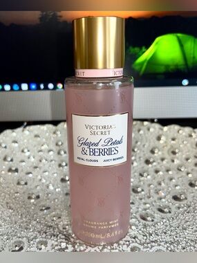Victoria’s Secret Glazed Petals & Berries Mist Petal Clouds & Juicy Berries